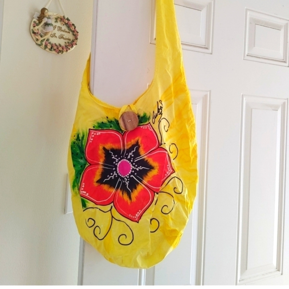 Cuban bag with single button closure